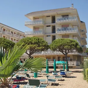 Diplomatic-residence Fronte Mare-piazza Torino-lido Di Apartment Lido di Jesolo