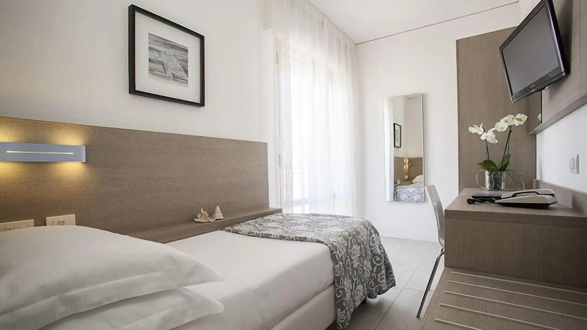 Hotel Imperial Palace ليدو دي يسولو