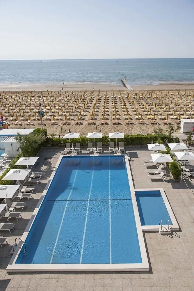 Hotel Imperial Palace ليدو دي يسولو