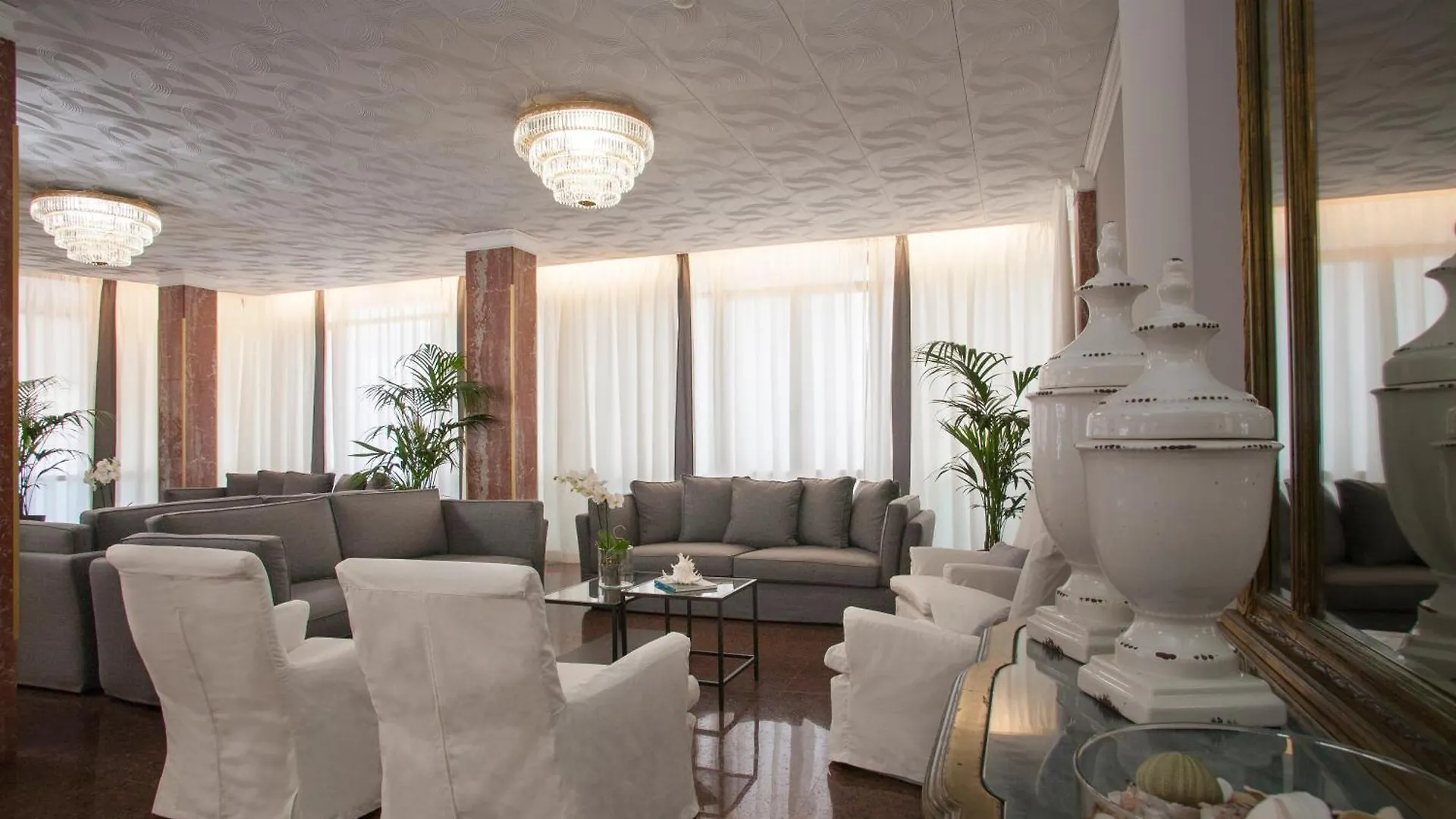 Hotel Imperial Palace ليدو دي يسولو