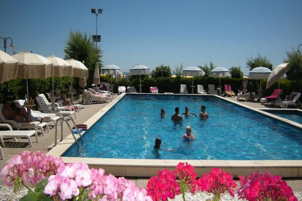 Hotel Imperial Palace ليدو دي يسولو
